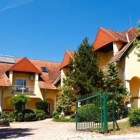 Wagner Panzio Hotel Cserszegtomaj Exterior photo
