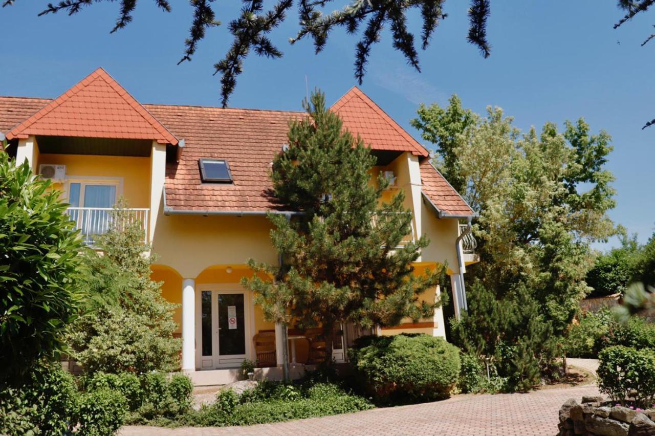 Wagner Panzio Hotel Cserszegtomaj Exterior photo