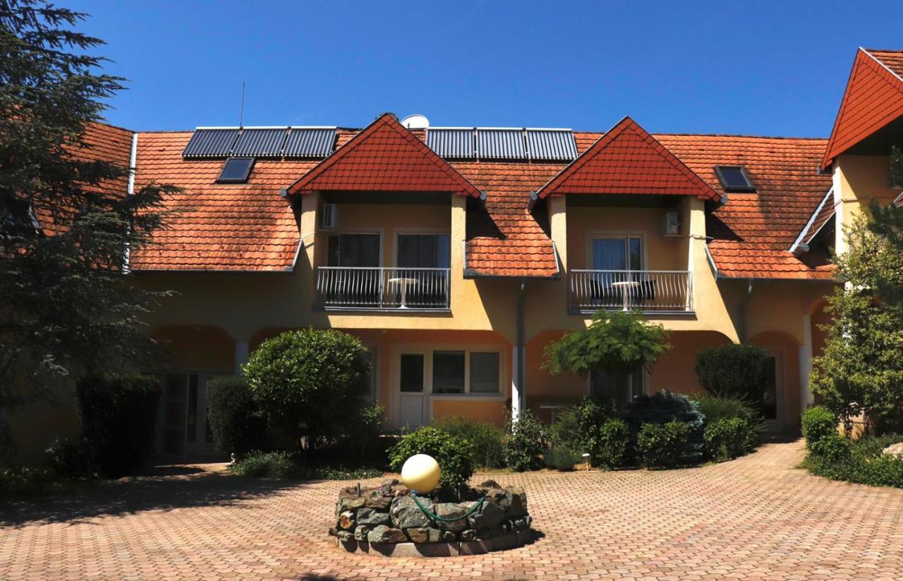 Wagner Panzio Hotel Cserszegtomaj Exterior photo