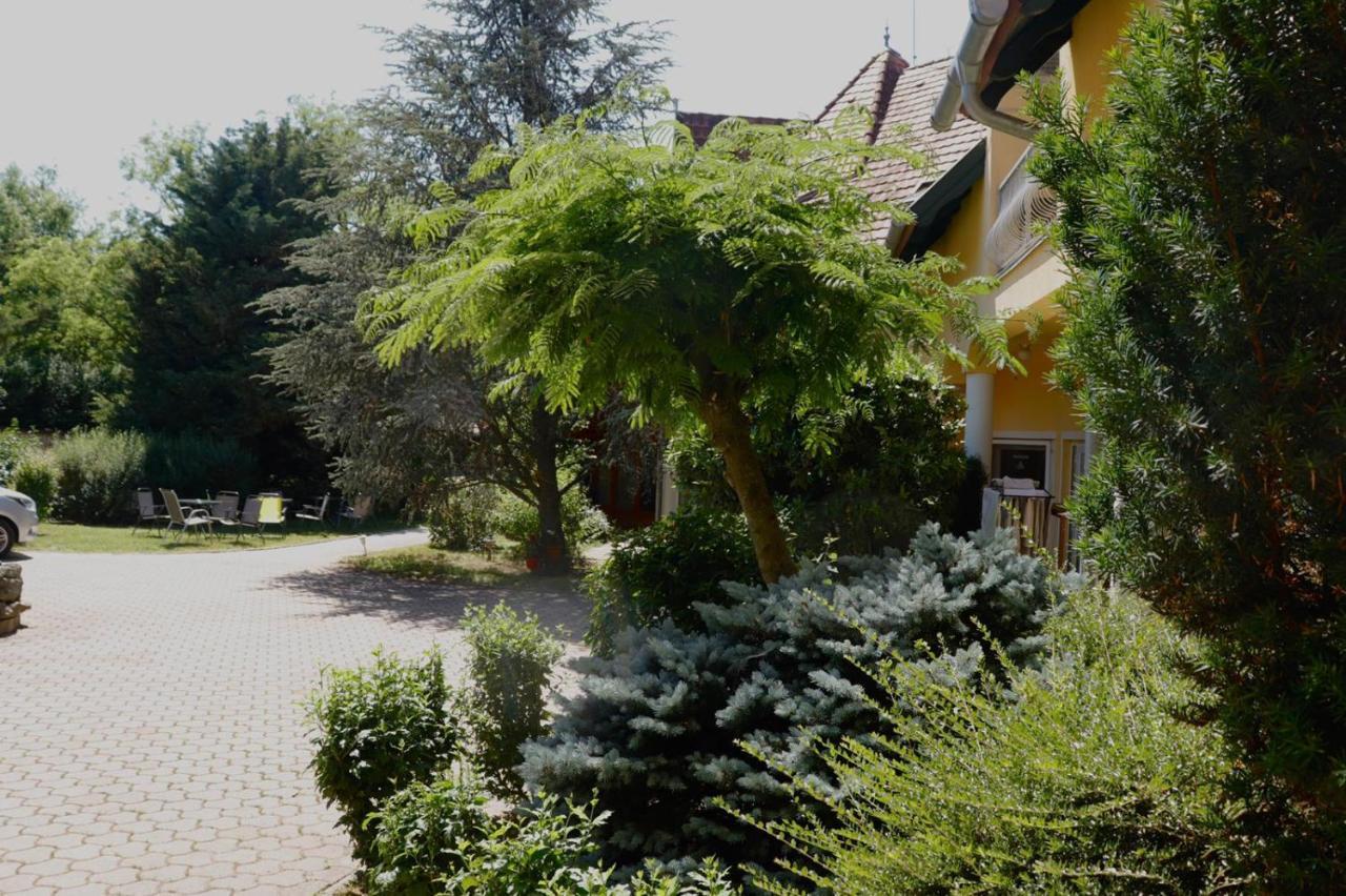 Wagner Panzio Hotel Cserszegtomaj Exterior photo