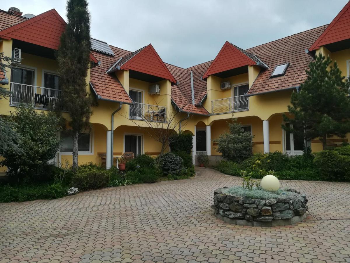 Wagner Panzio Hotel Cserszegtomaj Exterior photo