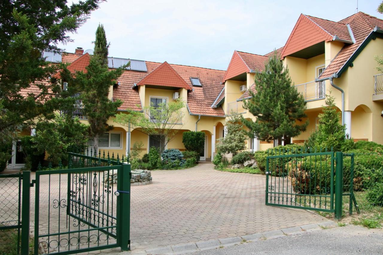 Wagner Panzio Hotel Cserszegtomaj Exterior photo